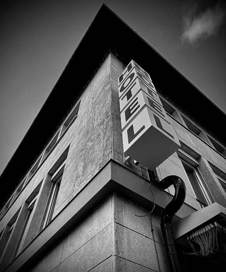 Hotel De Ville Du Sentier Лё-Сантье Экстерьер фото